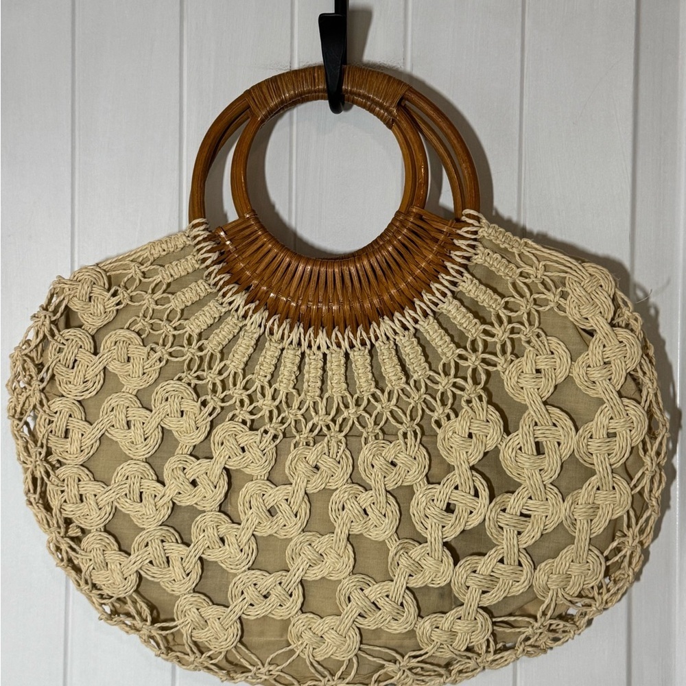 Elegant Cream Woven Handbag - Picture 2 of 8